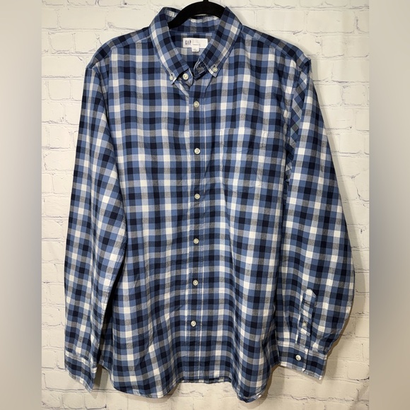 GAP Other - GAP Standard Fit size large blue & white plaid button down shirt